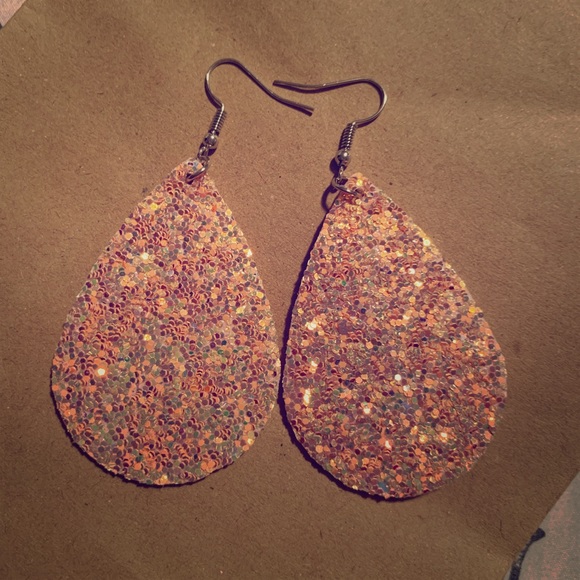 Jewelry - NWT Pink Tear Drop Sparking Earrings